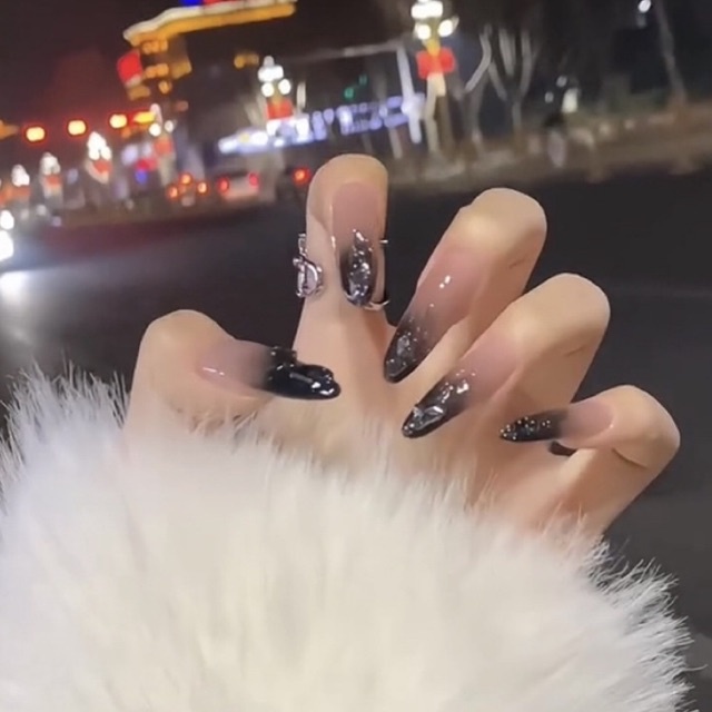 Nailbox ombre đen đính đá