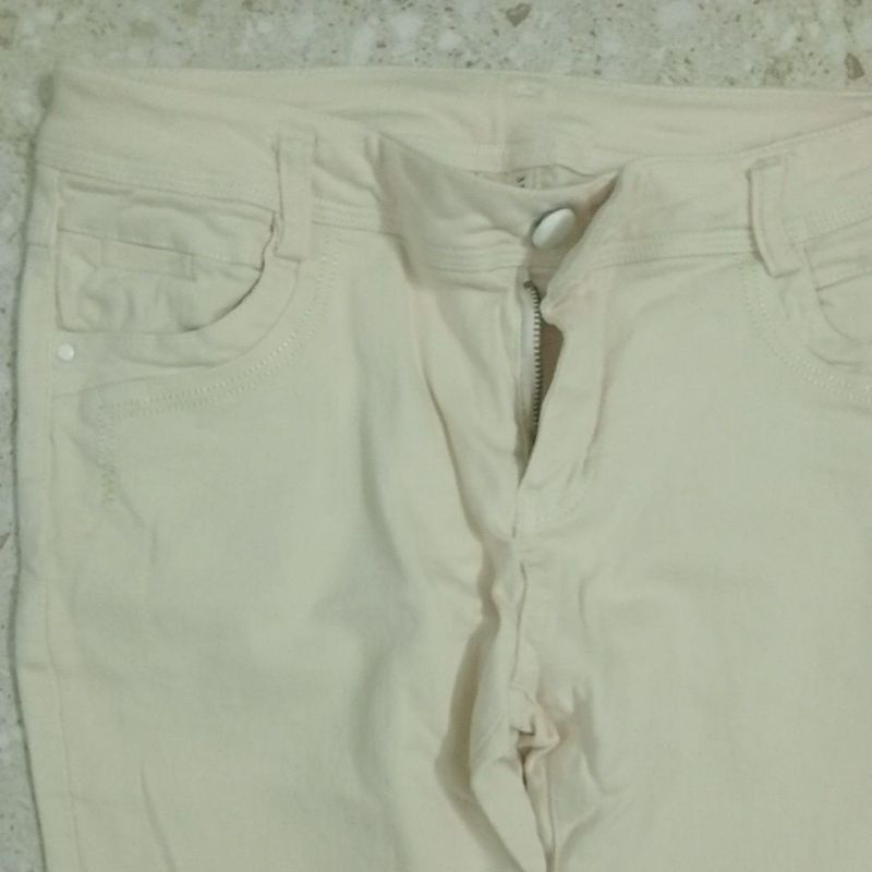 Quần kaki kem