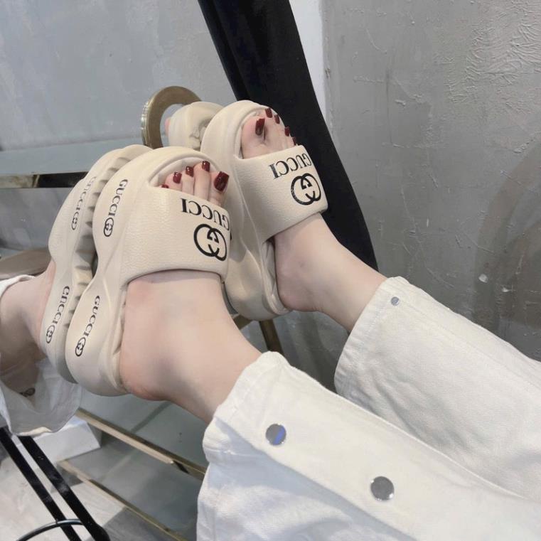 DÉP NHỰA ĐÚC G.C ĐẾ BÁNH MÌ IN LOGO CAO 5 PHÂN NHẸ ÊM CHÂN