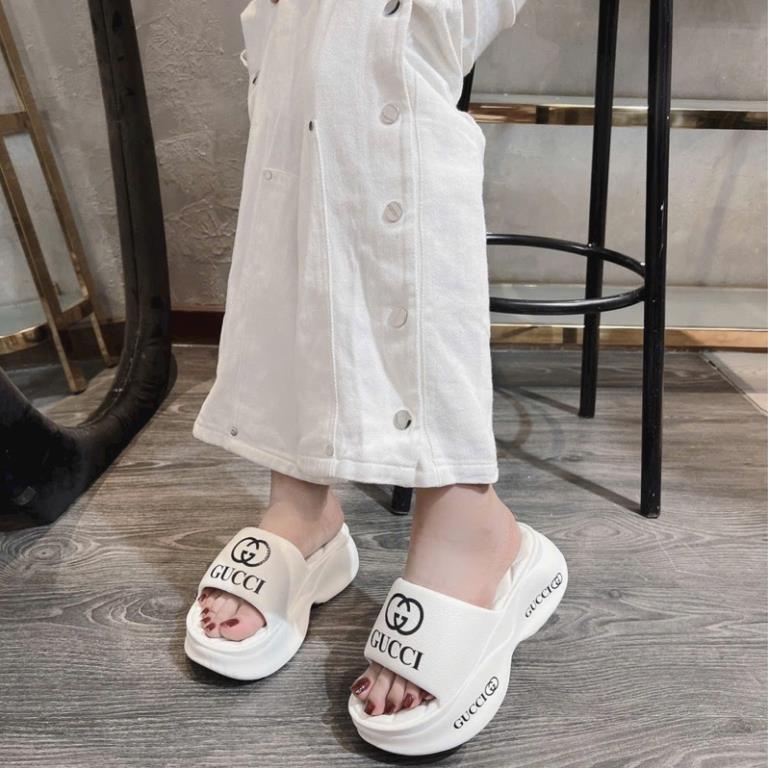 DÉP NHỰA ĐÚC G.C ĐẾ BÁNH MÌ IN LOGO CAO 5 PHÂN NHẸ ÊM CHÂN