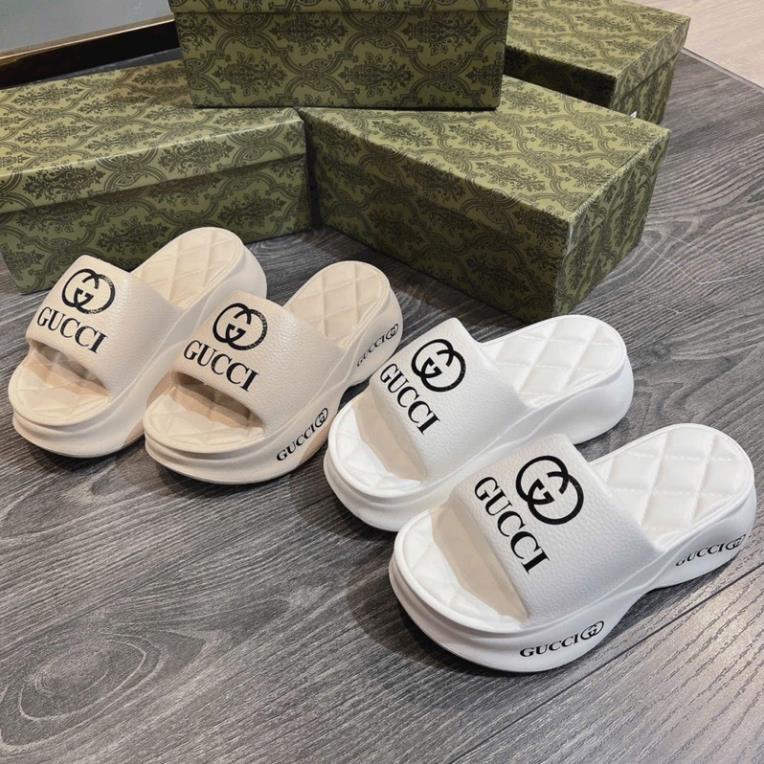 DÉP NHỰA ĐÚC G.C ĐẾ BÁNH MÌ IN LOGO CAO 5 PHÂN NHẸ ÊM CHÂN