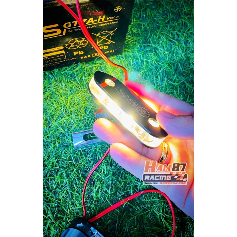 Pat che chân kính Yamaha R15  tích hợp xinhan