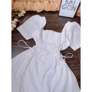 Váy trắng cổ vuông đan eo