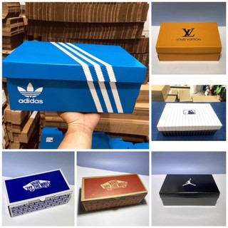 Hộp giày mua thêm cho bạn nào cần vì hàng bán rẻ không box