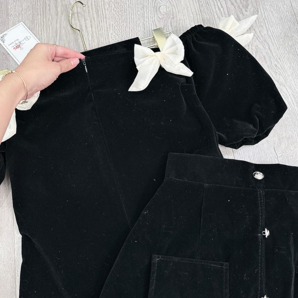 Set Bộ Đồ Nữ Nhung Cứng QC Áo Trễ Vai Tay Bồng Đính Nơ Nổi Mix Chân Váy Cúc Dọc Có Quần Trong Freesize