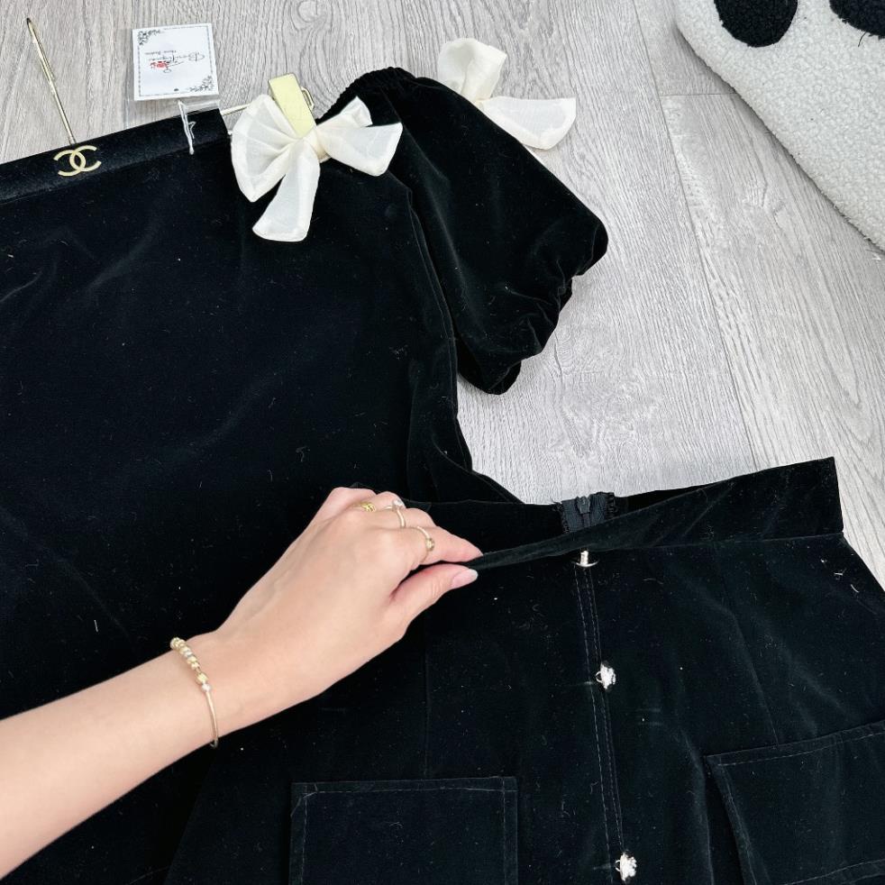 Set Bộ Đồ Nữ Nhung Cứng QC Áo Trễ Vai Tay Bồng Đính Nơ Nổi Mix Chân Váy Cúc Dọc Có Quần Trong Freesize