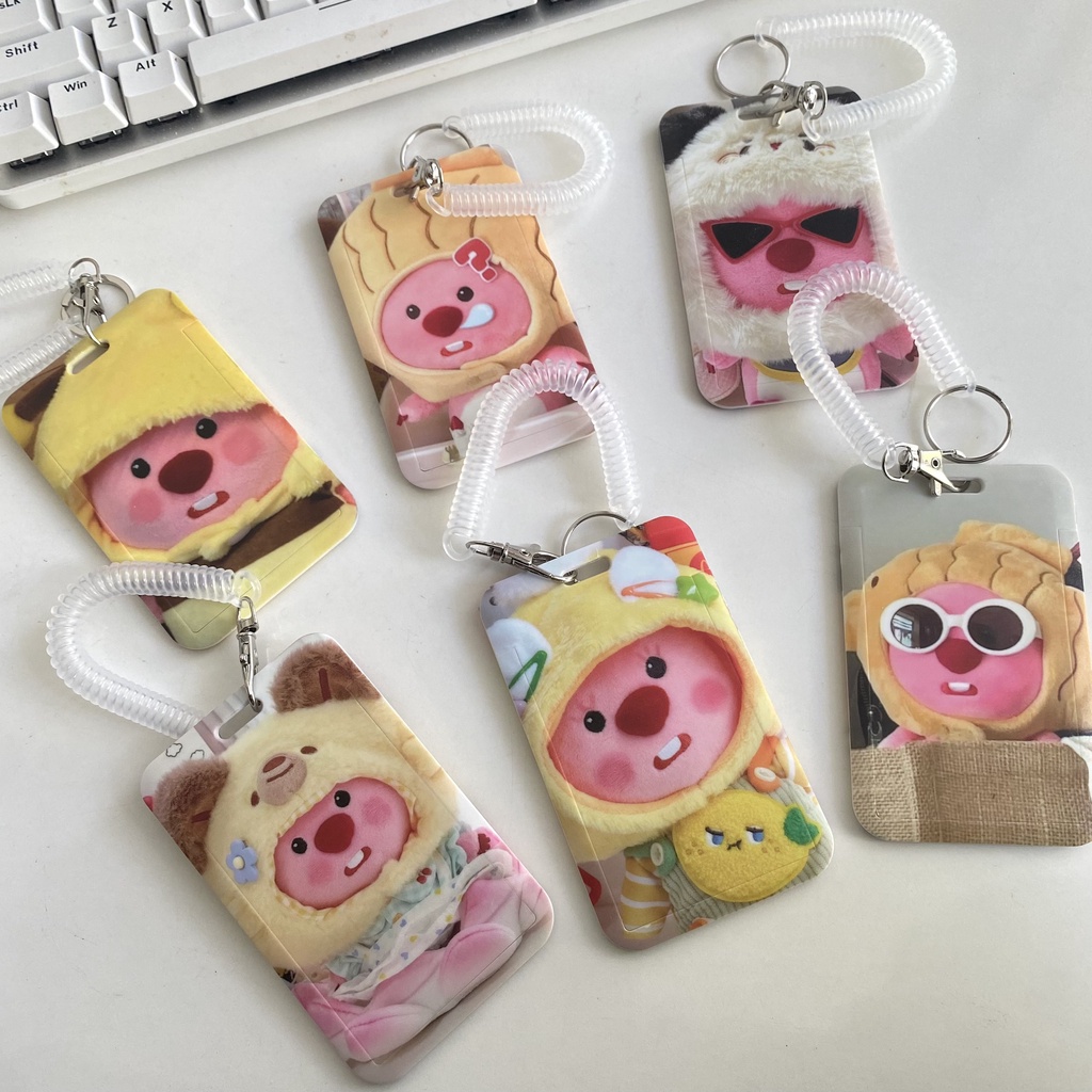 Dây Đeo Thẻ Móc Khóa Đựng Ảnh Card Holder Nhựa Cứng In Hình Loopy Shin Bút Chì
