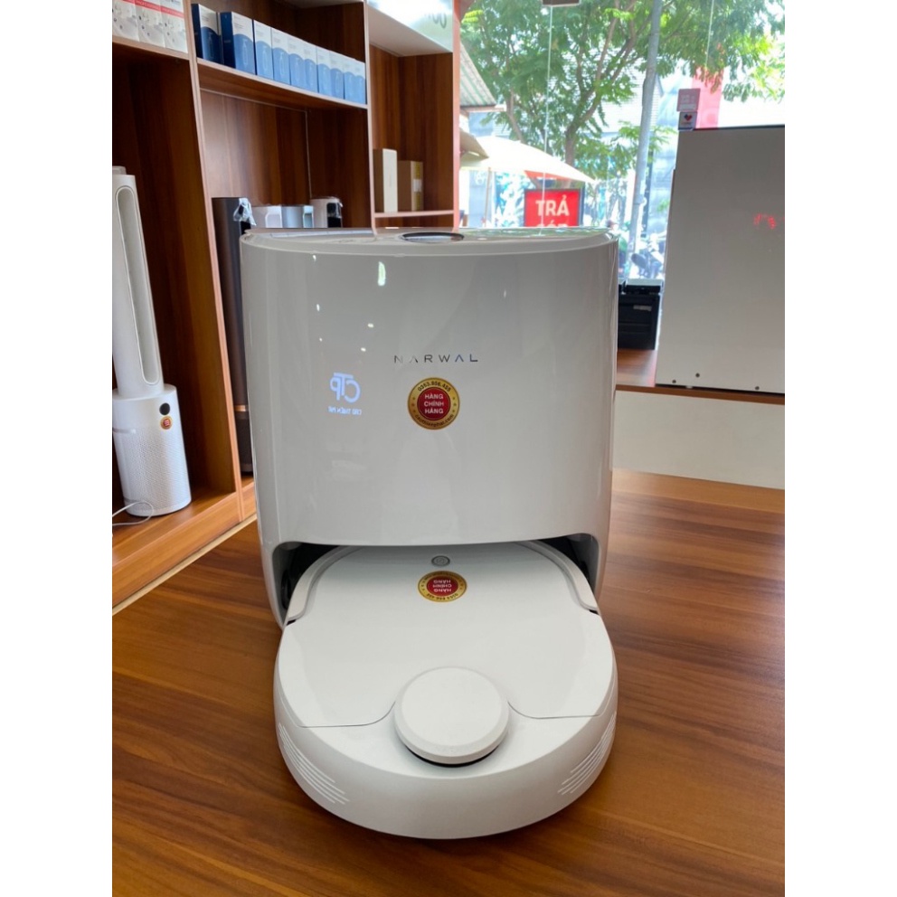 Robot hút bụi lau nhà Narwal J1 - tự giặt giẻ, sấy khô giẻ thông minh