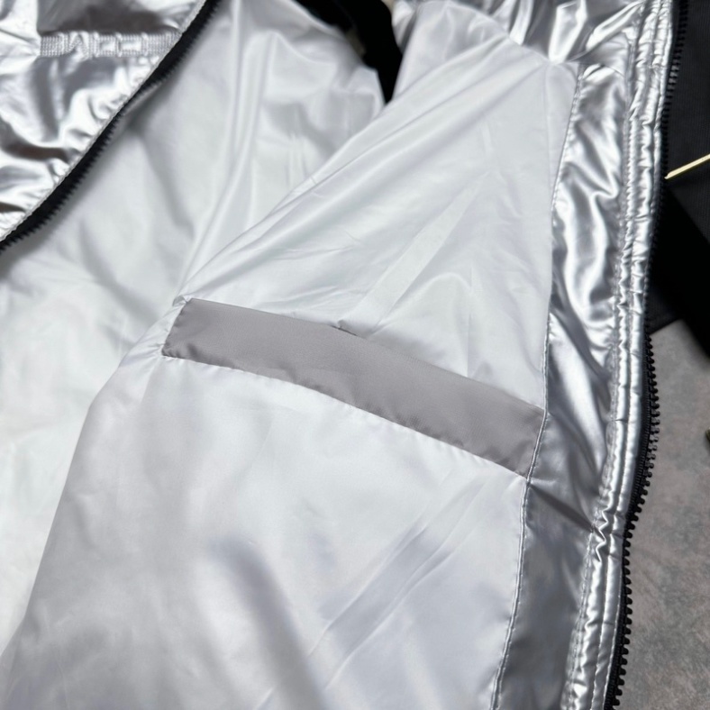 Áo khoác phao bạc nam nữ Dolce poly bóng dập vân chữ Wecome trần bông lót gió 3 lớp mũ phong cách cháy phố hot trend2023