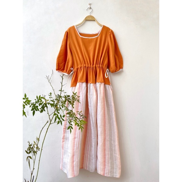 Đầm cổ vuông phối màu vải linen và thô dệt -by savanna
