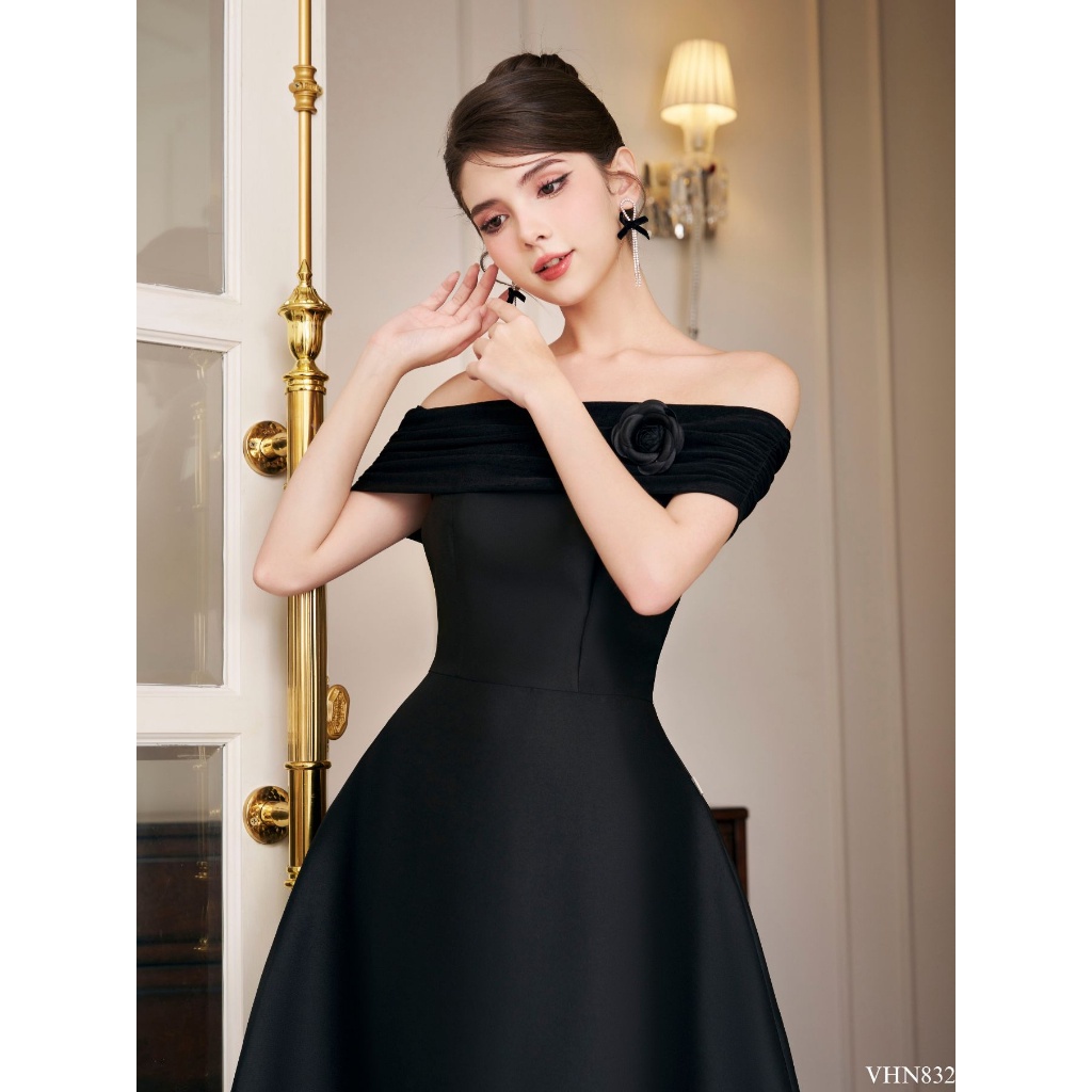 Váy trễ vai nhún đính hoa TIINSTORE VHN832