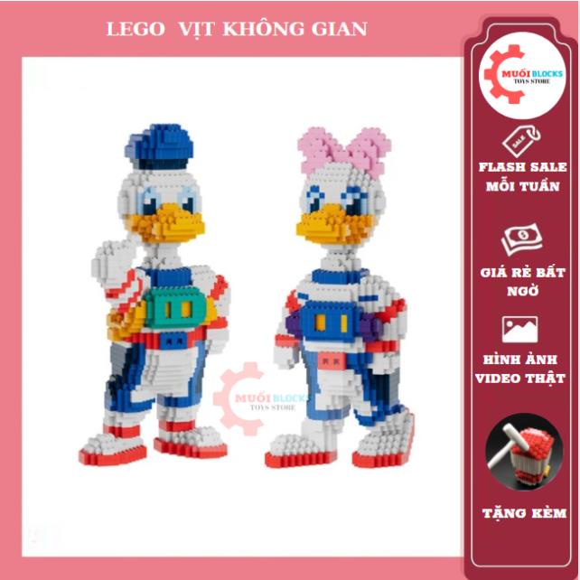 Lego Bearbrick Vịt Không Gian cao 36,2cm hãng Xinz Bộ đồ chơi lắp ghép lego Bearbrick Vịt Không Gian - Subon Kids