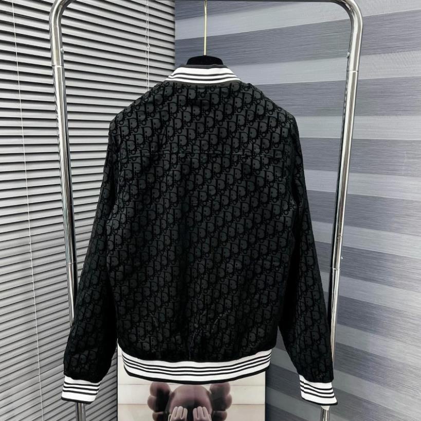 Áo Khoác Bomber Dior Họa Tiết Dập Vân Phối Cầu Vai Cực Đẹp , Áo Bomber Dior Vải 2 Lớp Dày Dặn Fom Unisex