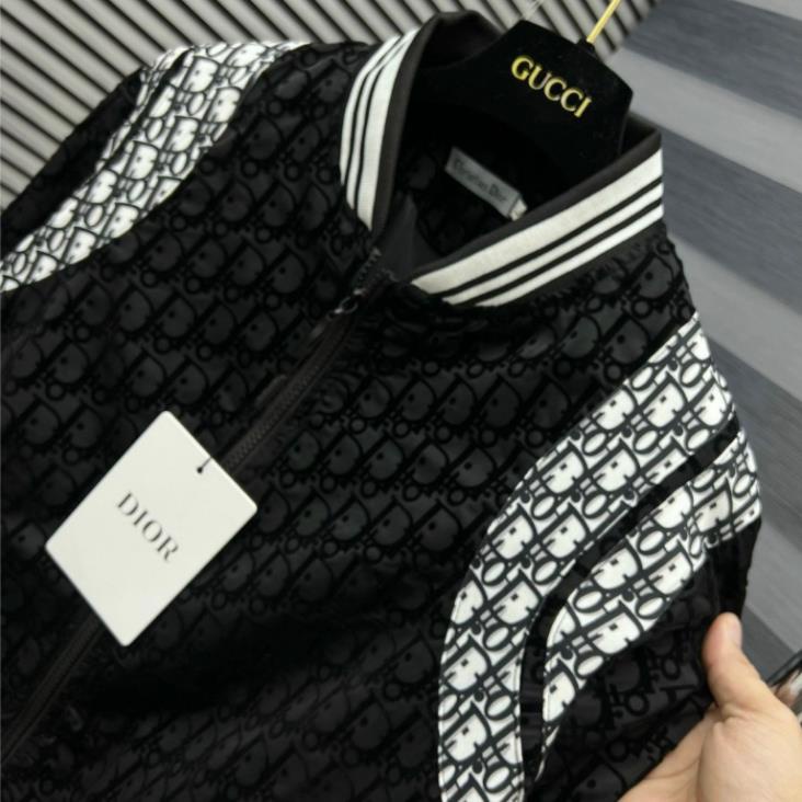 Áo Khoác Bomber Dior Họa Tiết Dập Vân Phối Cầu Vai Cực Đẹp , Áo Bomber Dior Vải 2 Lớp Dày Dặn Fom Unisex