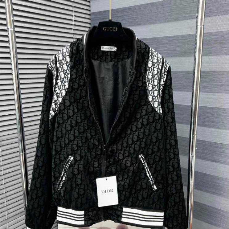 Áo Khoác Bomber Dior Họa Tiết Dập Vân Phối Cầu Vai Cực Đẹp , Áo Bomber Dior Vải 2 Lớp Dày Dặn Fom Unisex