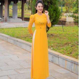 T252 áo dài lụa mỹ vàng khít bồng hoa von vàng phối tay ren