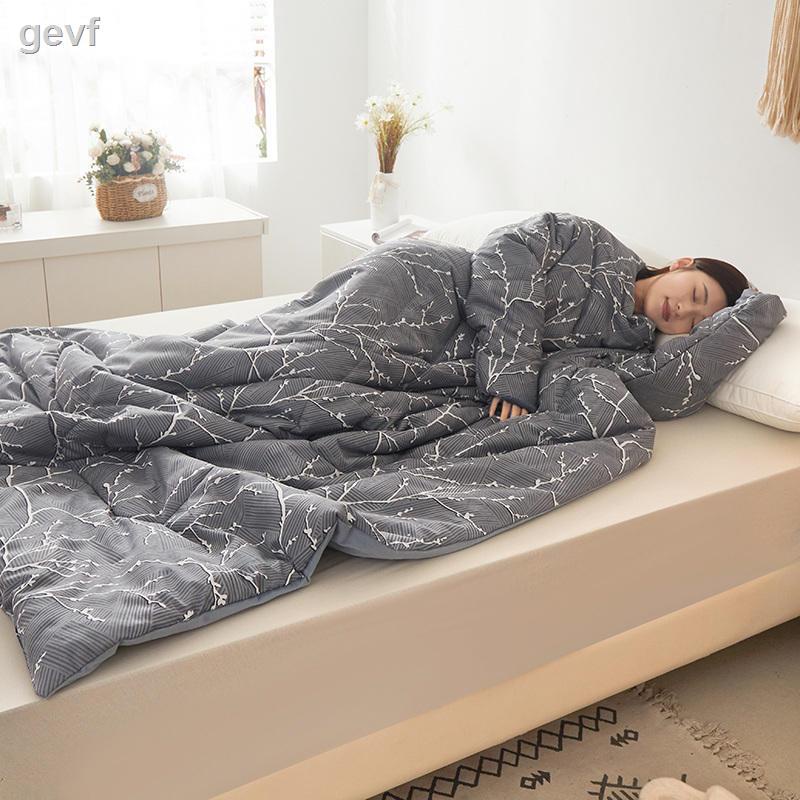 Hàng Có Sẵn = Chăn Chần Bông Dày Giữ Ấm Mùa Đông Có Tay Áo Chống Đá Đa Năng Cho Điện Thoại