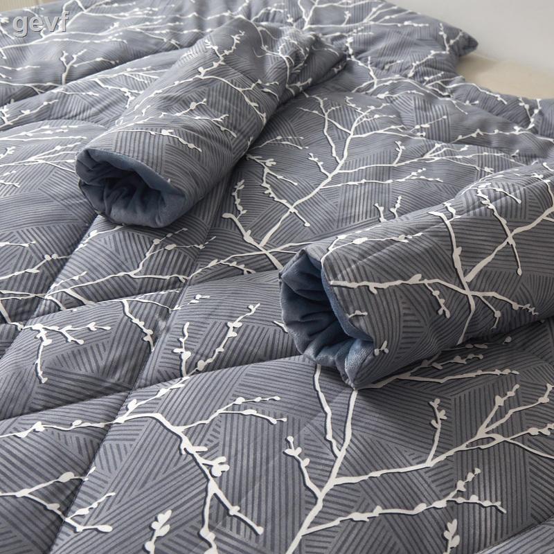 Hàng Có Sẵn = Chăn Chần Bông Dày Giữ Ấm Mùa Đông Có Tay Áo Chống Đá Đa Năng Cho Điện Thoại