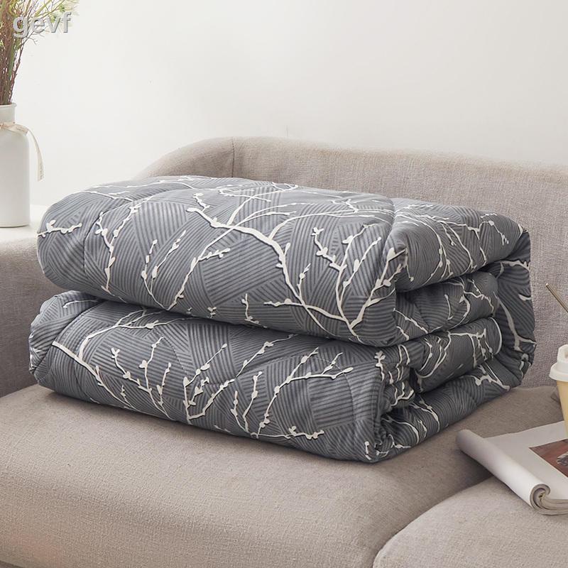 Hàng Có Sẵn = Chăn Chần Bông Dày Giữ Ấm Mùa Đông Có Tay Áo Chống Đá Đa Năng Cho Điện Thoại