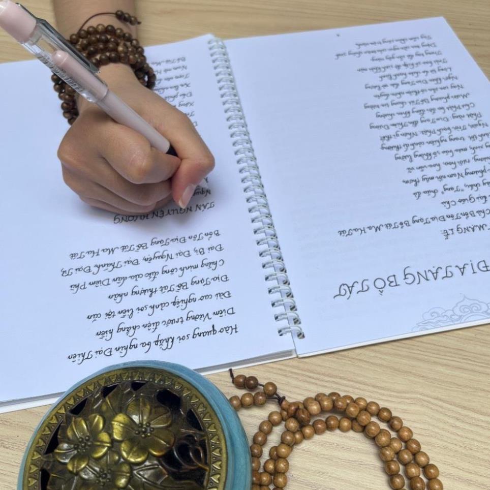 Sổ tay chép kinh địa tạng Bổn Nguyện Bồ tát chữ mờ