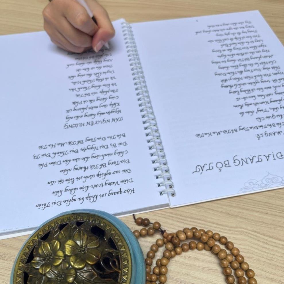 Sổ tay chép kinh địa tạng Bổn Nguyện Bồ tát chữ mờ