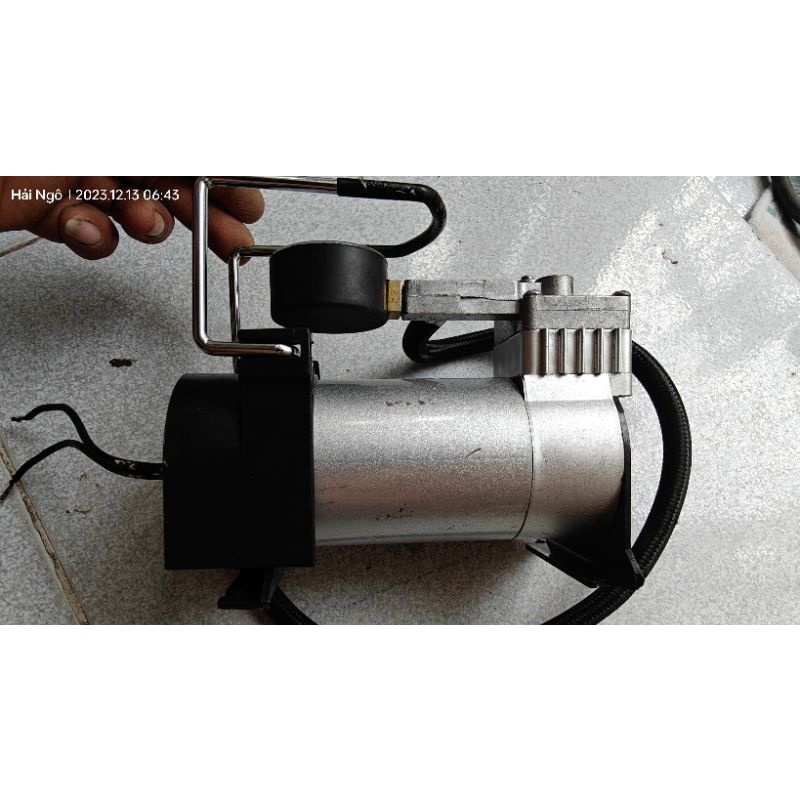Máy nén khí mini 12v bơm xe máy Nhật bãi