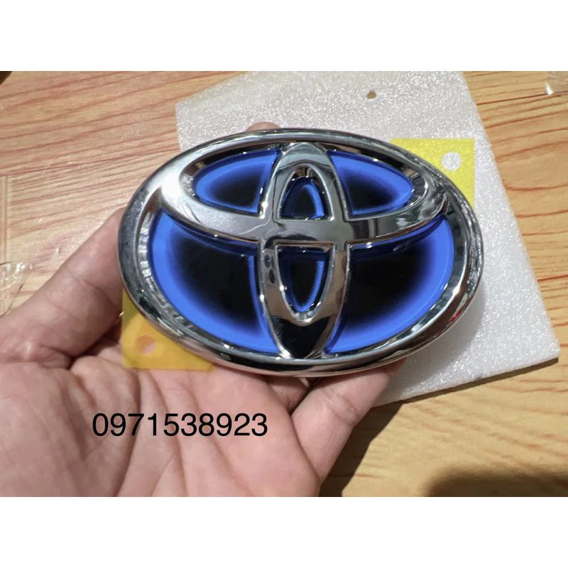 LOGO TOYOTA HYBRID XỊN TOYOTA NHIỀU KÍCH THƯỚC DÁN ĐƯỢC NHIỀU DÒNG XE TOYOTA