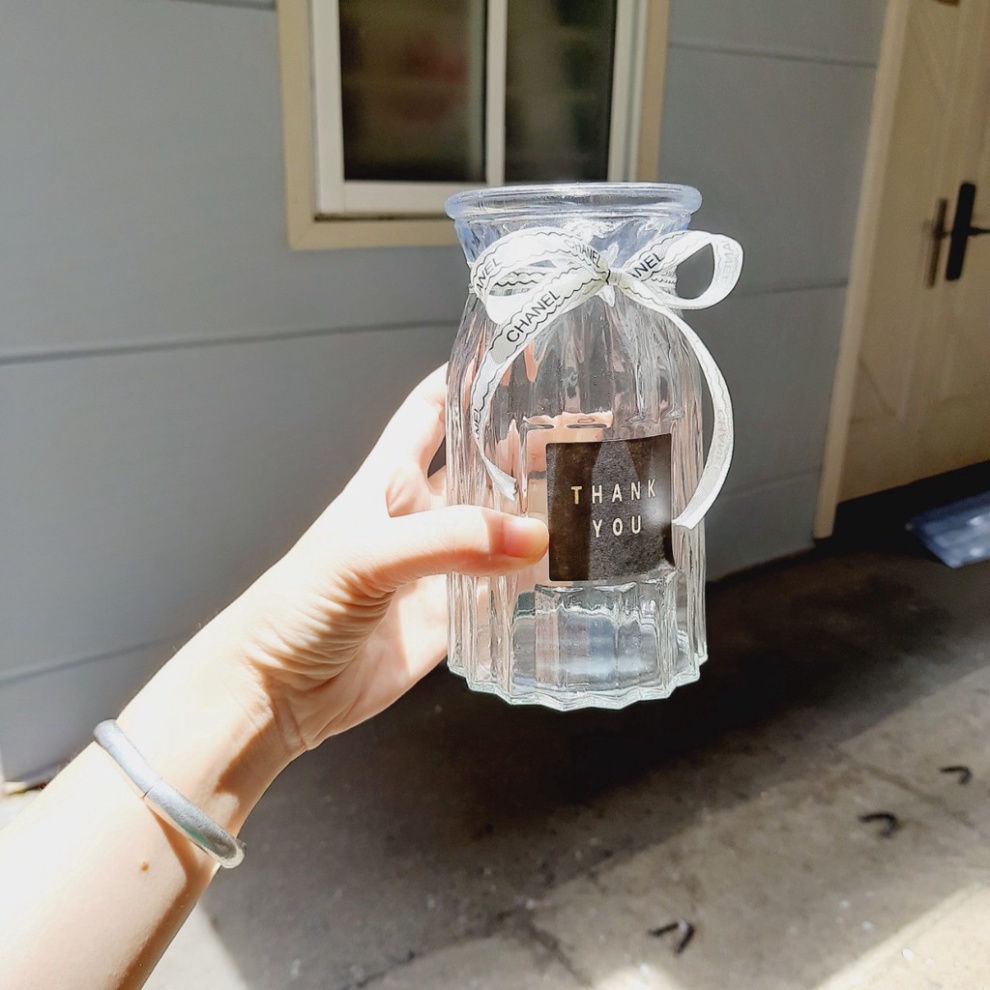 Lọ hoa thủy tinh đa giác cao 15cm, dáng trụ kèm nơ và miếng dán dễ thương
