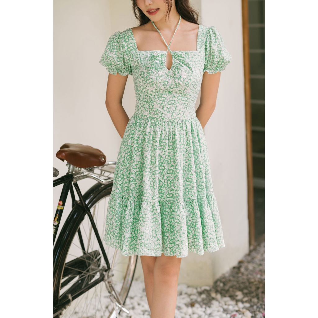Váy hoa nhí xanh cổ vuông buộc dây dáng xoè mini DS05V102491L1