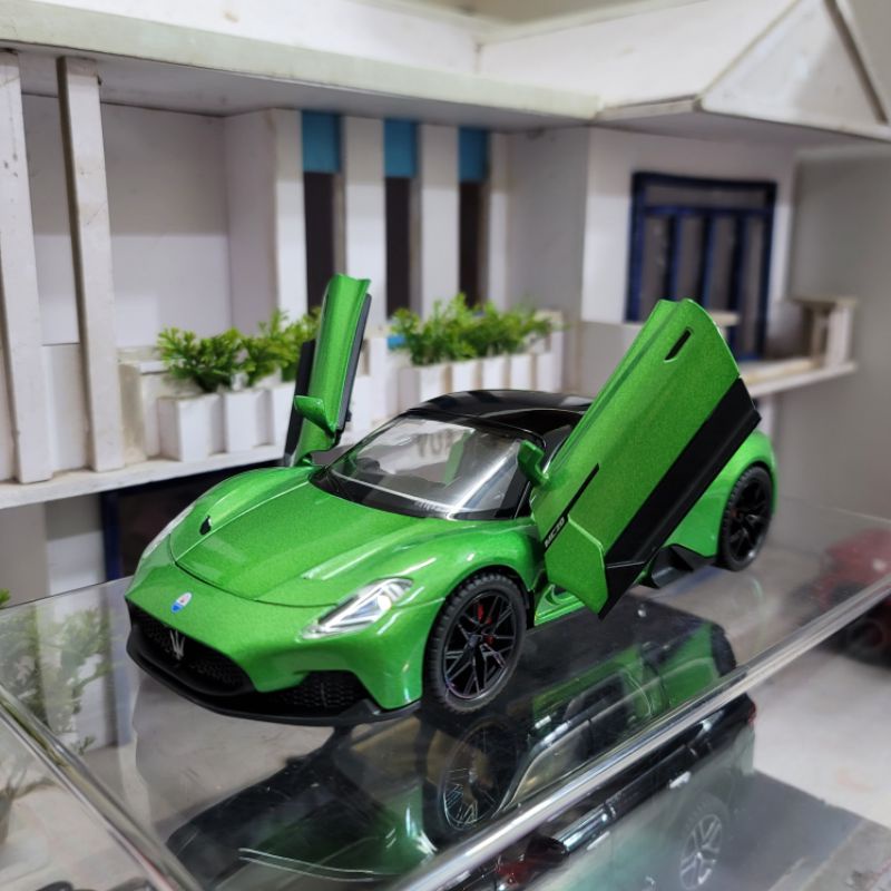 Mô hình xe Maserati MC20 tỉ lệ 1:22 có đèn, có âm thanh động cơ và chạy cót