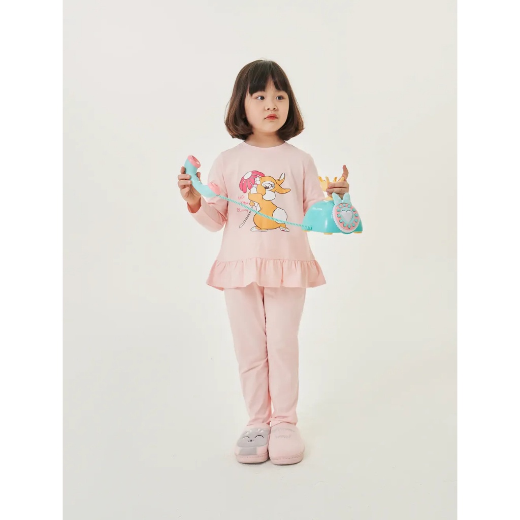 Bộ mặc nhà bé gái CANIFA áo dài tay cổ tròn vạt bèo nhún quần dài 1LS23W010