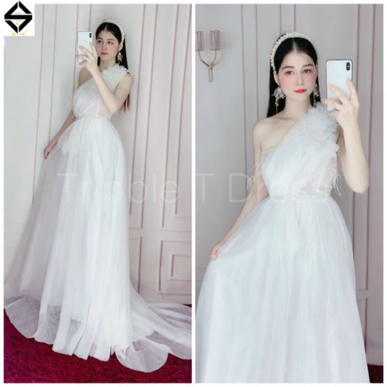 Đầm maxi mặc cưới dài đuôi tôm lệch vai kết hoa nổi và cườm