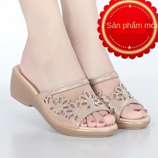 Dép Và Dép Mẹ Đế Mềm Đế Dày Mùa Hè, Dép Quai Hậu Chống Thấm Nước Thời Trang Nữ Trung Niên Mới