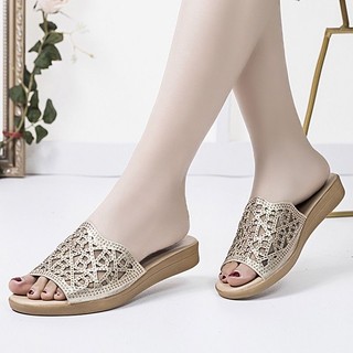 Mùa hè 40 tuổi phụ nữ trung niên đế mềm có thể đi ra ngoài dép lê đế bằng