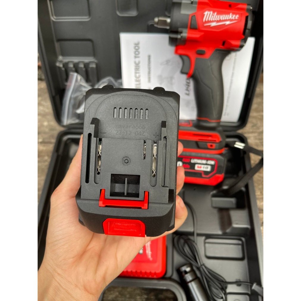 Máy siết ốc bulong MILWAUKEE M18 2855 lực siết 480Nm chân pin phổ thông