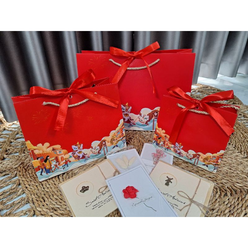 Túi giấy đựng quà 8/3 kèm ruy băng