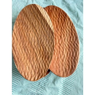 Đĩa/Khay gỗ keo oval dày nguyên khối mặt gỗ lượn sóng sản phẩm của Vitrapro