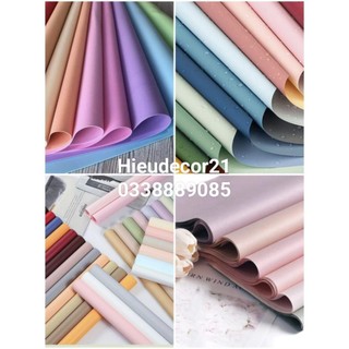 Tập 20 tờ giấy 1 mặt TRƠN ,bóng mờ gói hoa sang choảnh
