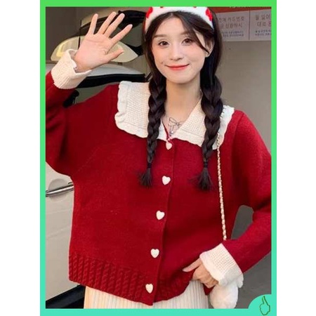 áo đỏ nữ áo đỏ Giáng sinh màu đỏ áo len nữ mùa thu đông 2023 thiết kế mới cảm thấy búp bê cổ áo tông màu sang trọng dệt kim cardigan áo khoác