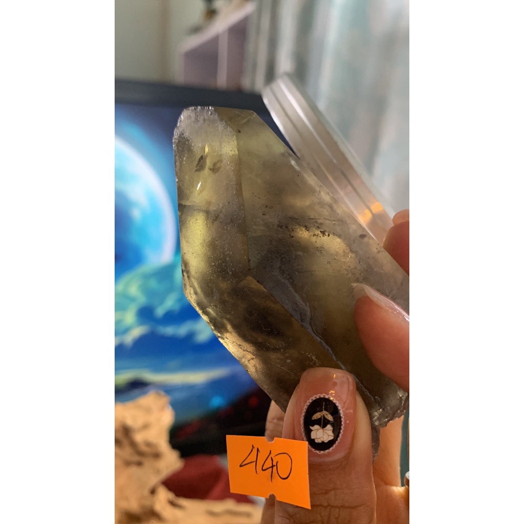 Stone Thạch Anh vàng thông đèn có chóp ẩn bên trong mã 440