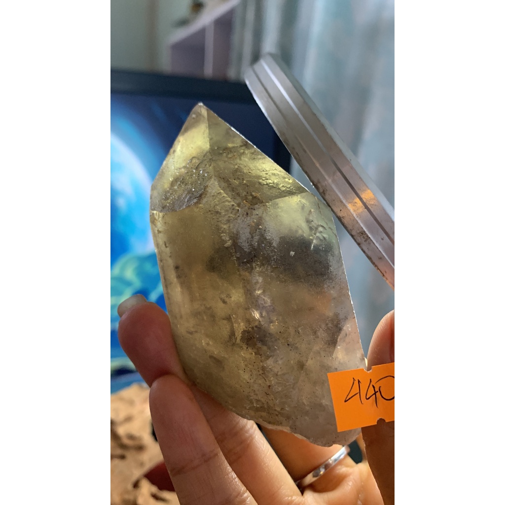 Stone Thạch Anh vàng thông đèn có chóp ẩn bên trong mã 440