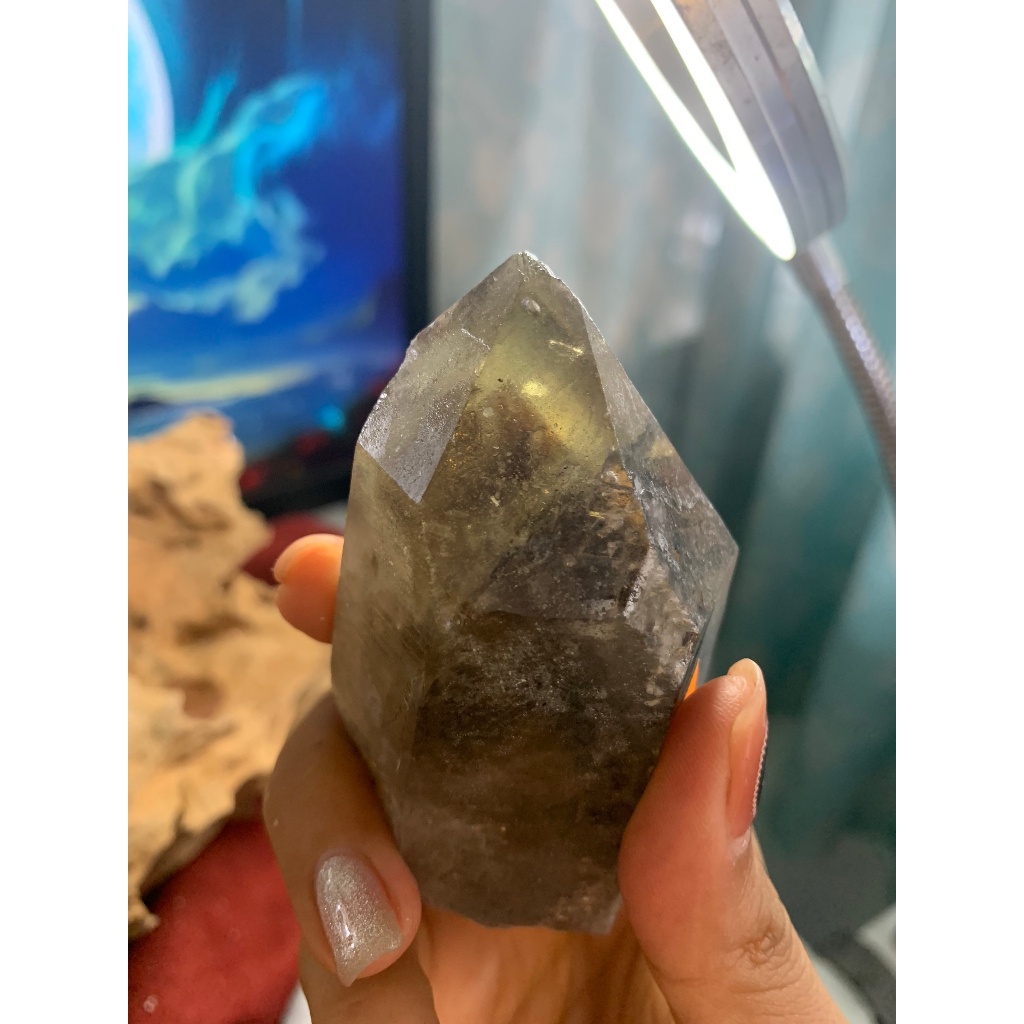 Stone Thạch Anh vàng thông đèn có chóp ẩn bên trong mã 440