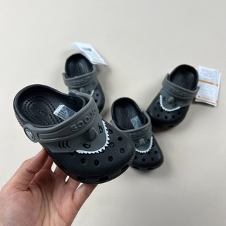    TẶNG 8 CHARM JIBBITZ   Giày Cross trẻ em  dép cross cho bé trai màu ghi đen cá mập size từ C7-J3 windy baby 