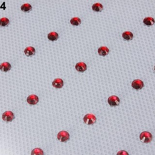 48 viên đá đính lên tóc sang trọng