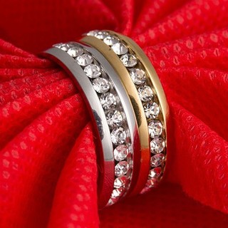 Nhẫn đính hôn titanium gắn đá cho cặp đôi