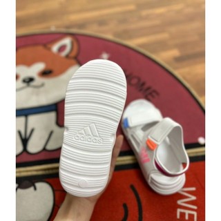 Sandal Adidas cho bé.