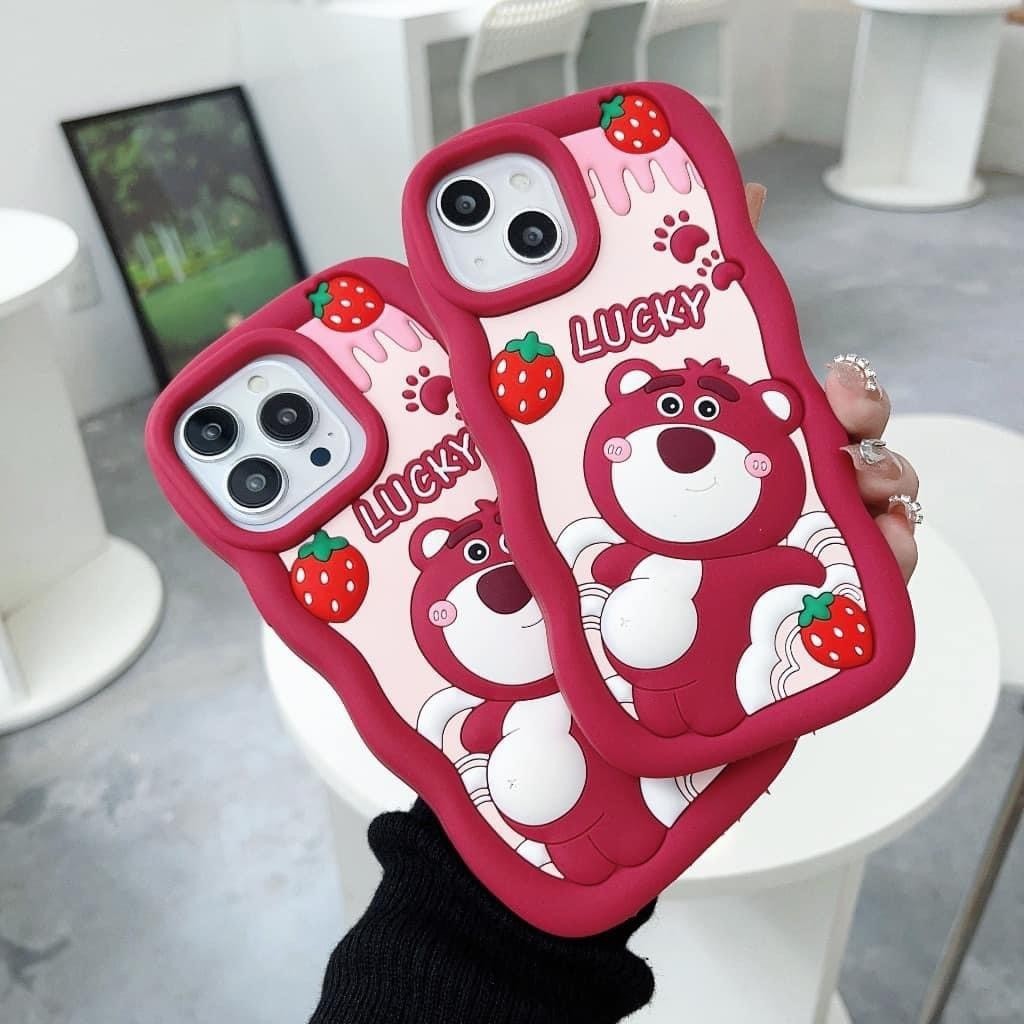 Ốp lưng iphone hoạ tiết gấu dâu Lucky thư giãn cao cấp 6plus/7plus/x/xs/xsm11/12/13/14/15/pro/plus/promax