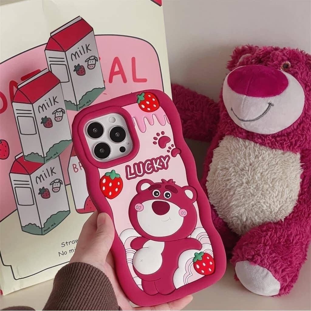 Ốp lưng iphone hoạ tiết gấu dâu Lucky thư giãn cao cấp 6plus/7plus/x/xs/xsm11/12/13/14/15/pro/plus/promax