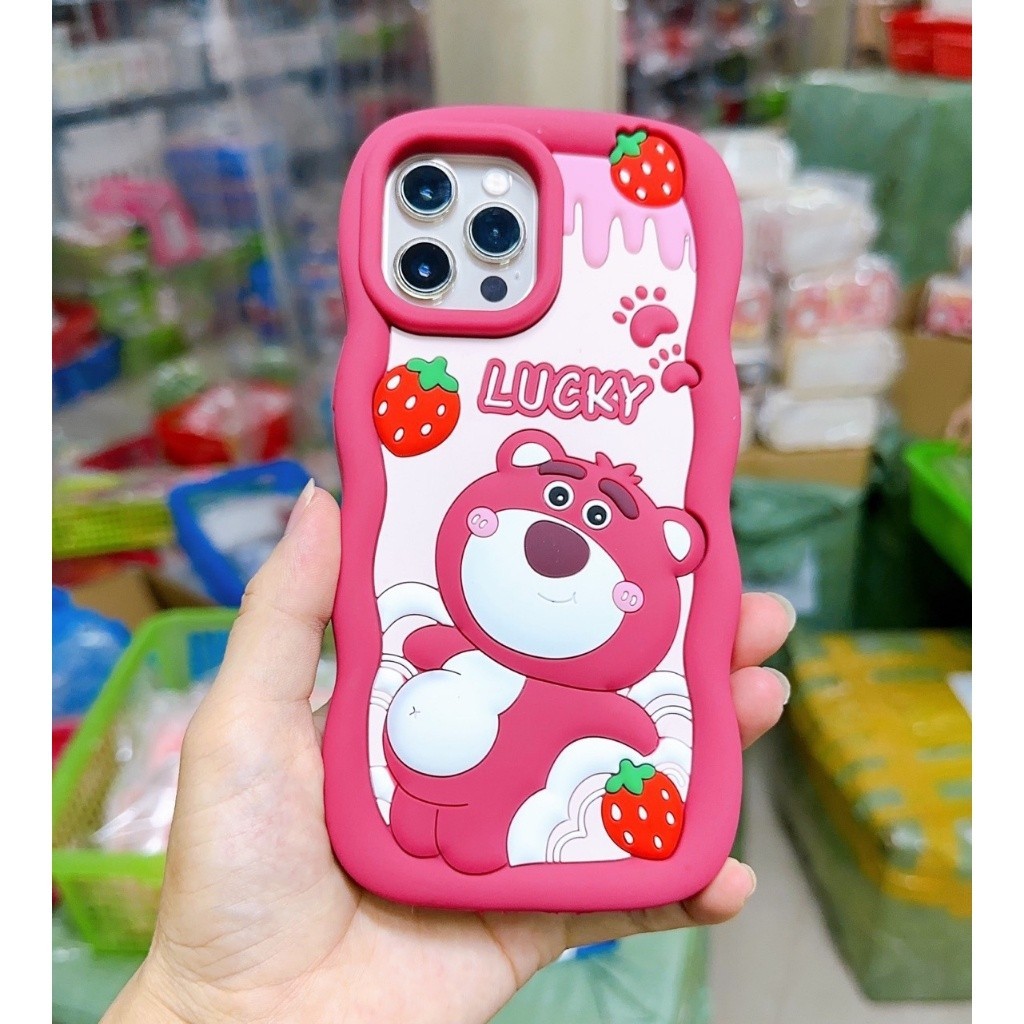 Ốp lưng iphone hoạ tiết gấu dâu Lucky thư giãn cao cấp 6plus/7plus/x/xs/xsm11/12/13/14/15/pro/plus/promax
