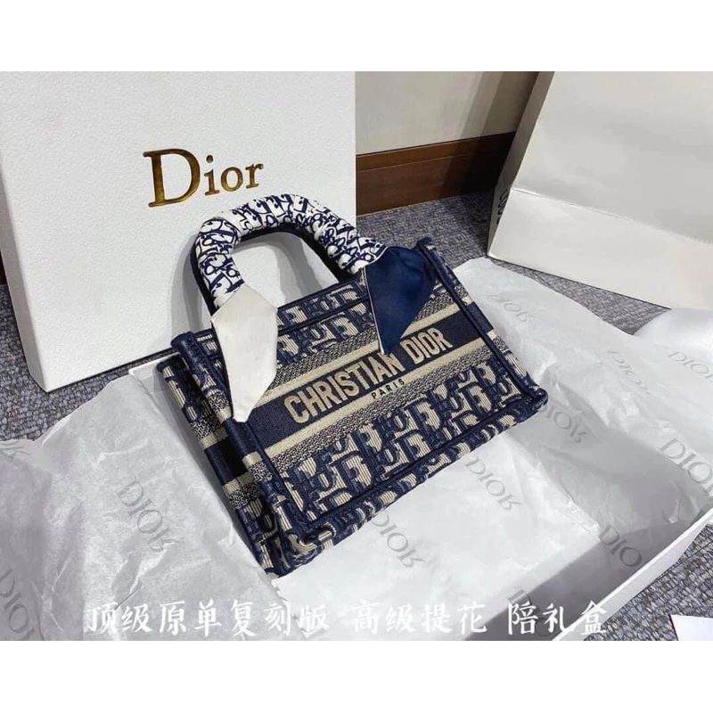 Túi thổ cẩm thêu nổi  ( size  25)